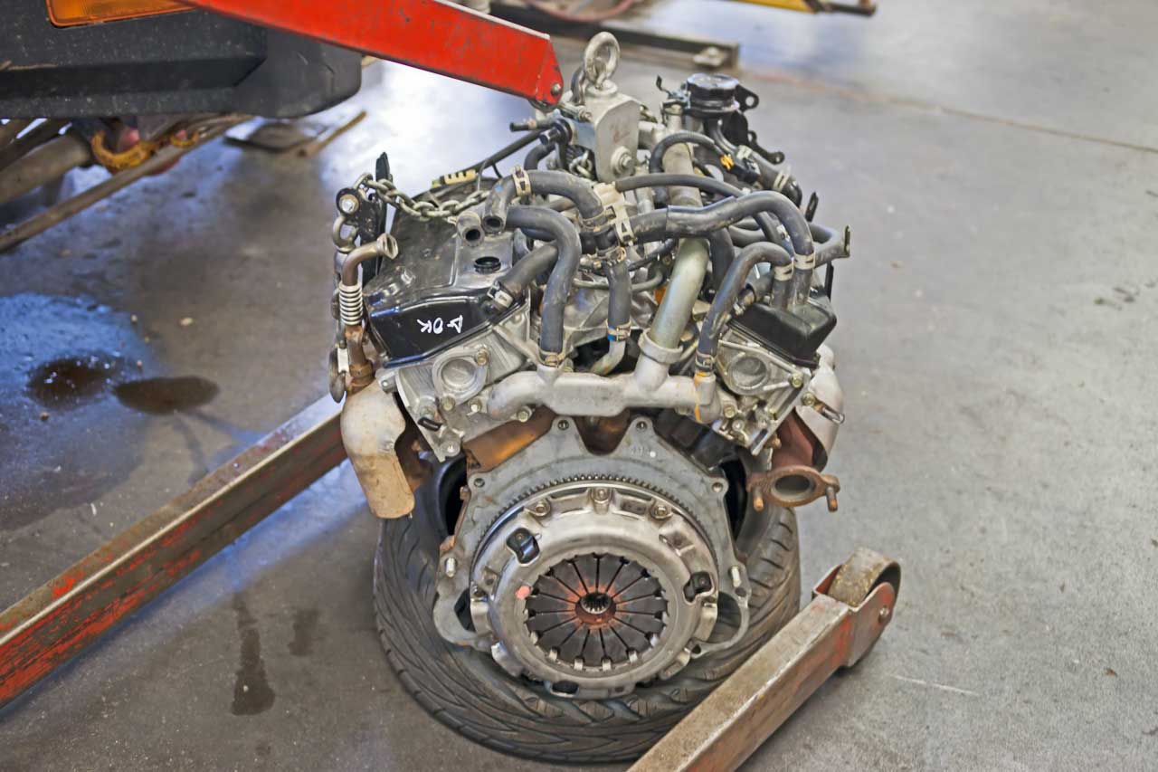 mitsubishi 2002 3.5L engine clutch